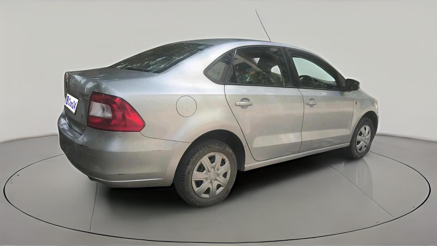 2011 Skoda Rapid 1.6 MPI ACTIVE, Petrol, Manual, 1,29,338 km, exterior