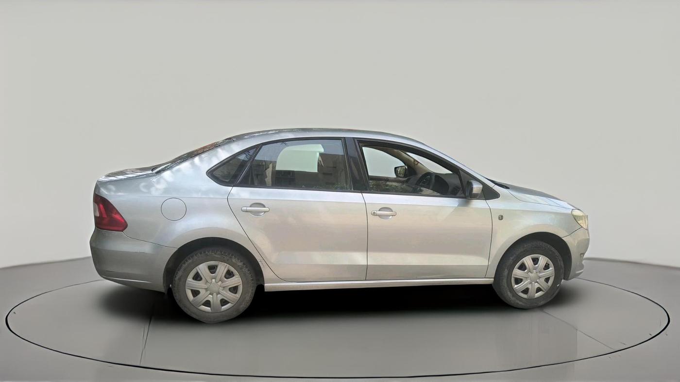 2011 Skoda Rapid 1.6 MPI ACTIVE, Petrol, Manual, 1,29,338 km, exterior