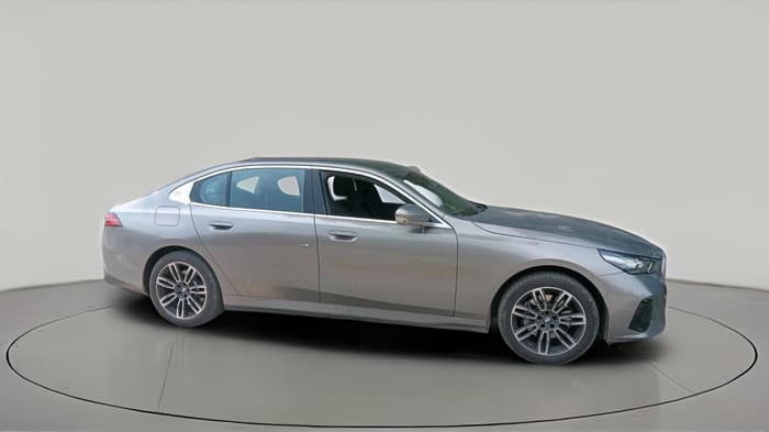 2026 BMW 5 Series 530Li M Sport, Petrol, Automatic, 5,446 km, exterior