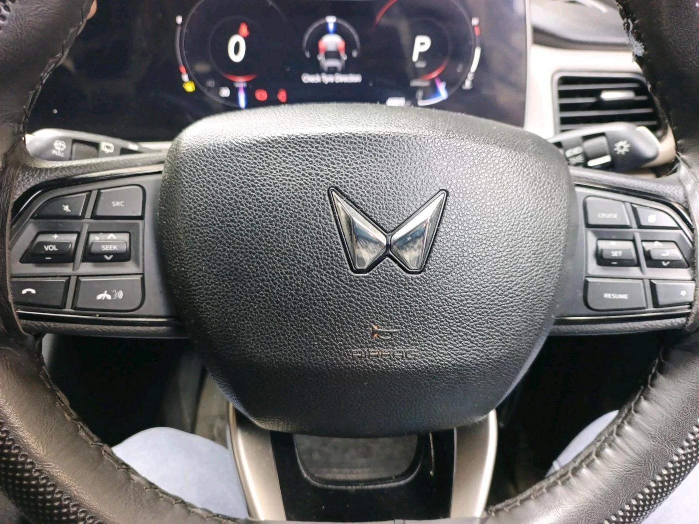 2024 Mahindra XUV700 AX 5 D AT 7 STR, Diesel, Automatic, 46,911 km, interior