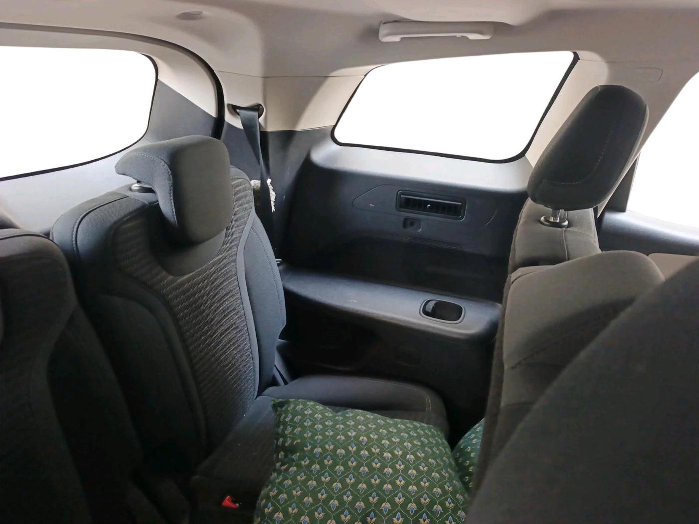 2024 Mahindra XUV700 AX 5 D AT 7 STR, Diesel, Automatic, 46,911 km, interior