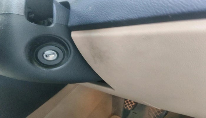 2017 Volkswagen Ameo HIGHLINE1.2L PLUS 16 ALLOY, Petrol, Manual, 1,47,729 km, interior