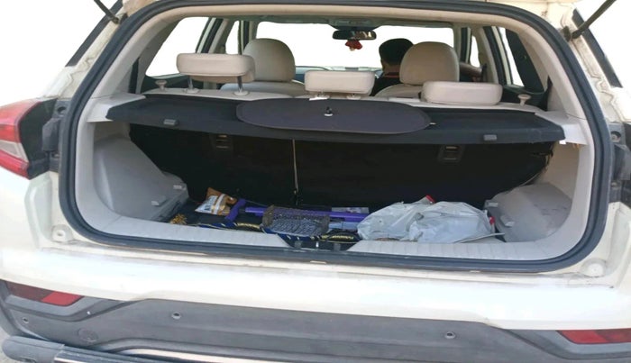 2019 Mahindra XUV300 W8 (O) 1.5 DIESEL AMT, Diesel, Automatic, 1,31,112 km, exterior