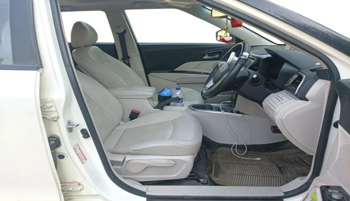 2019 Mahindra XUV300 W8 (O) 1.5 DIESEL AMT, Diesel, Automatic, 1,31,112 km, interior