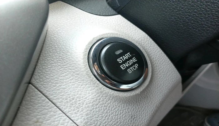 2019 Mahindra XUV300 W8 (O) 1.5 DIESEL AMT, Diesel, Automatic, 1,31,112 km, interior