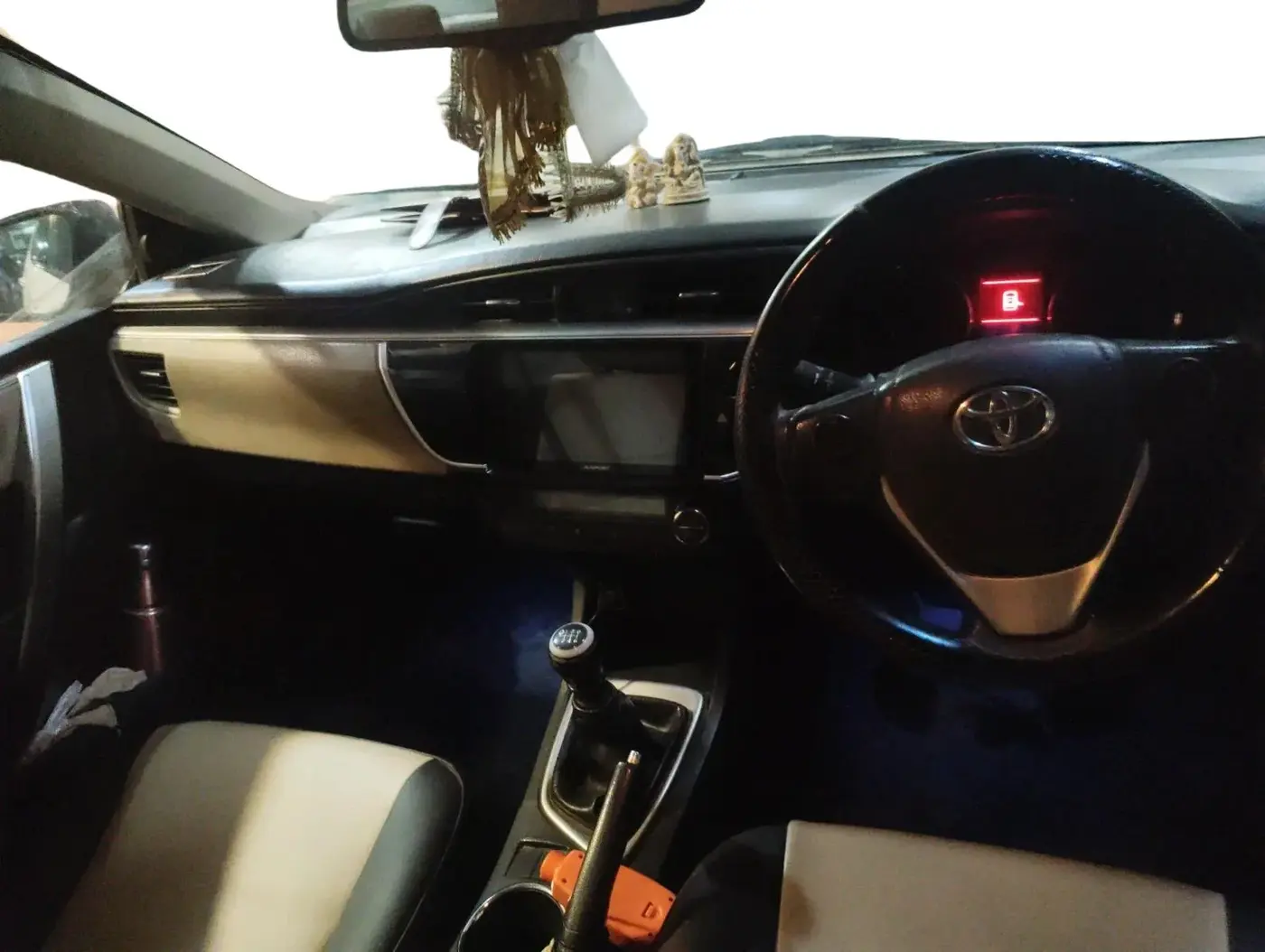 2015 Toyota Corolla Altis GL PETROL, CNG, Manual, 81,844 km, interior