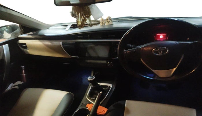 2015 Toyota Corolla Altis GL PETROL, CNG, Manual, 81,844 km, interior