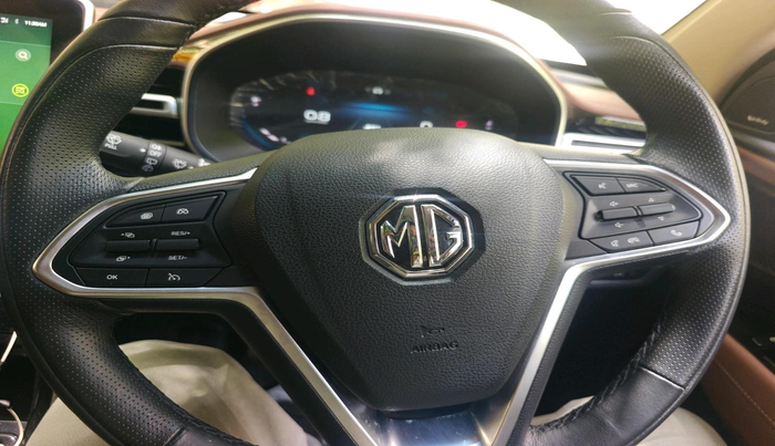 2023 MG HECTOR PLUS SHARP PRO 1.5 TURBO MT 7 STR, Petrol, Manual, 10,483 km, interior