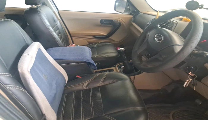 2016 Mahindra TUV300 T6 PLUS, Diesel, Manual, 2,01,516 km, interior