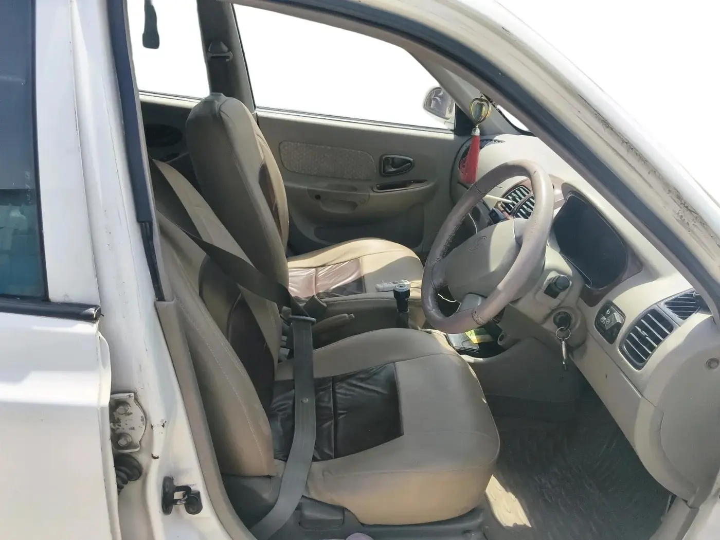 2011 Hyundai Accent GLE, Petrol, Manual, 61,223 km, interior