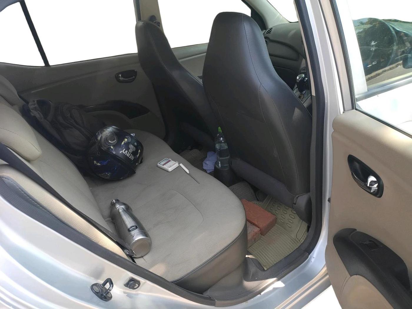 2011 Hyundai i10 SPORTZ 1.2 AT, CNG, Automatic, 95,870 km, interior