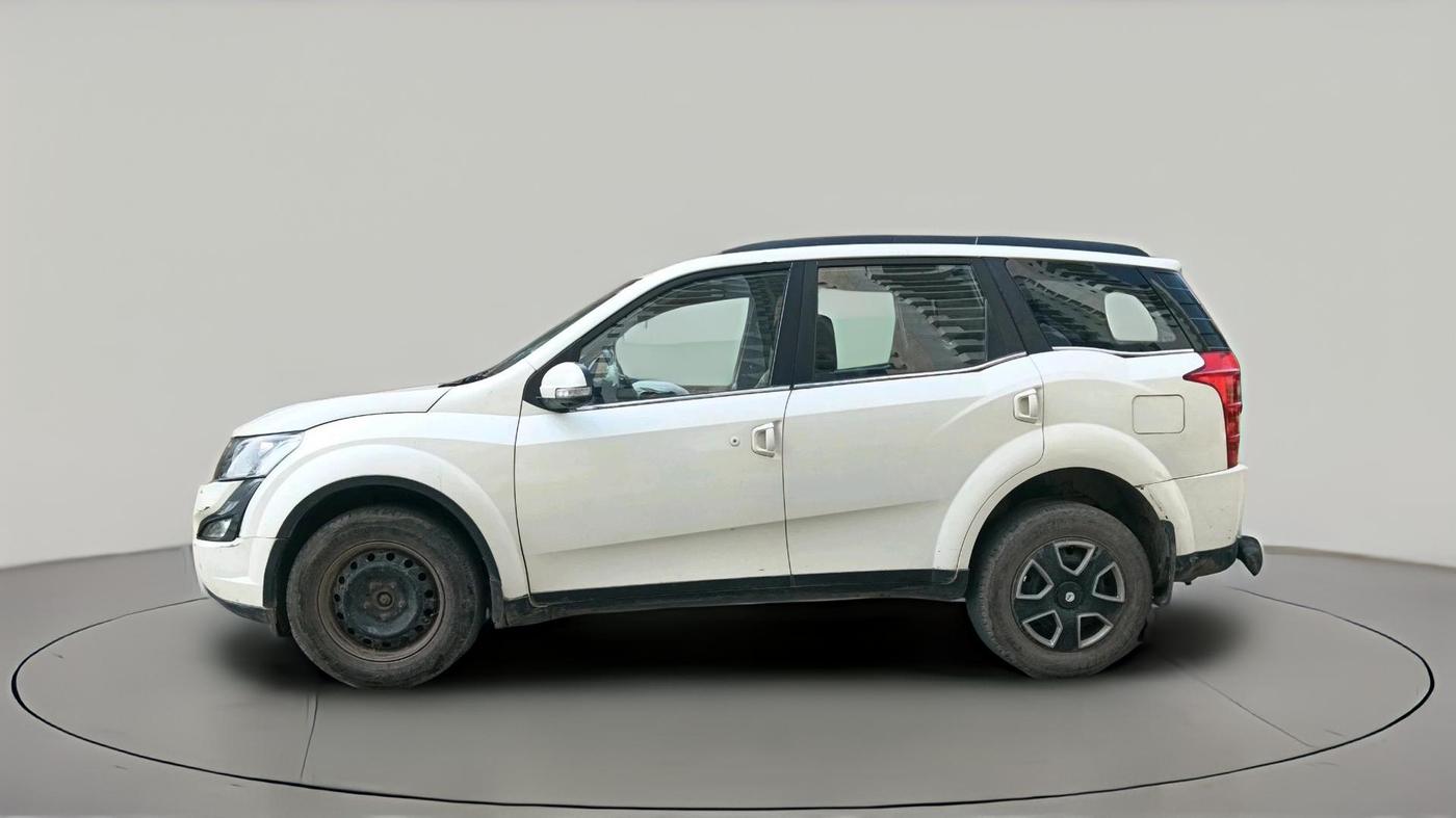 2017 Mahindra XUV500 W6 AT, Diesel, Automatic, 86,848 km, exterior