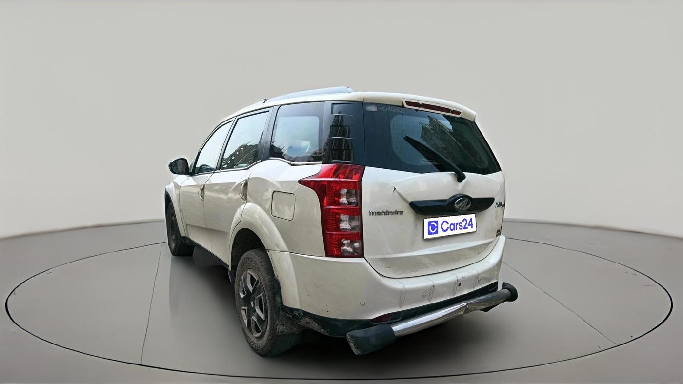 2017 Mahindra XUV500 W6 AT, Diesel, Automatic, 86,848 km, exterior