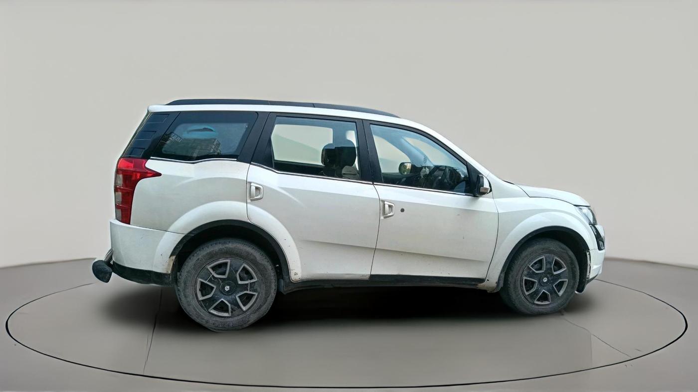 2017 Mahindra XUV500 W6 AT, Diesel, Automatic, 86,848 km, exterior