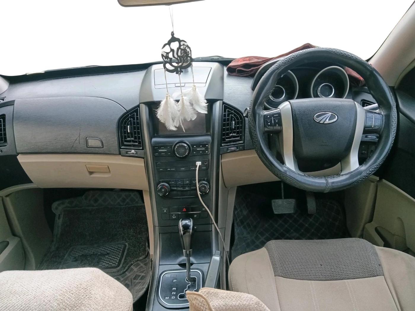 2017 Mahindra XUV500 W6 AT, Diesel, Automatic, 86,848 km, interior