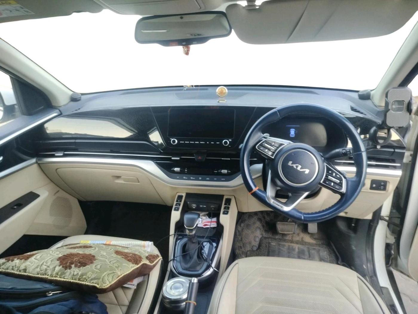 2022 KIA CARENS LUXURY PLUS 1.4 PETROL DCT 7 STR, Petrol, Automatic, 42,336 km, interior