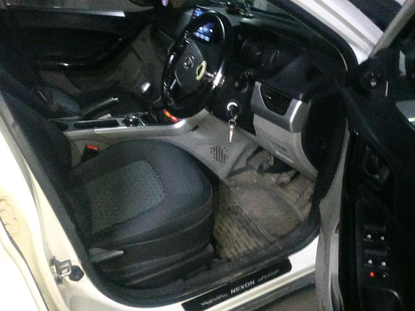2018 Tata NEXON XM DIESEL, Diesel, Manual, 96,126 km, interior