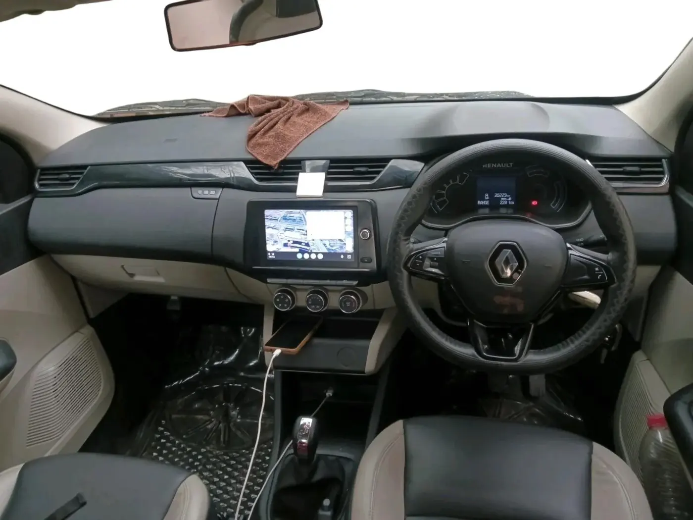 2023 Renault TRIBER RXT AMT, Petrol, Automatic, 30,229 km, interior