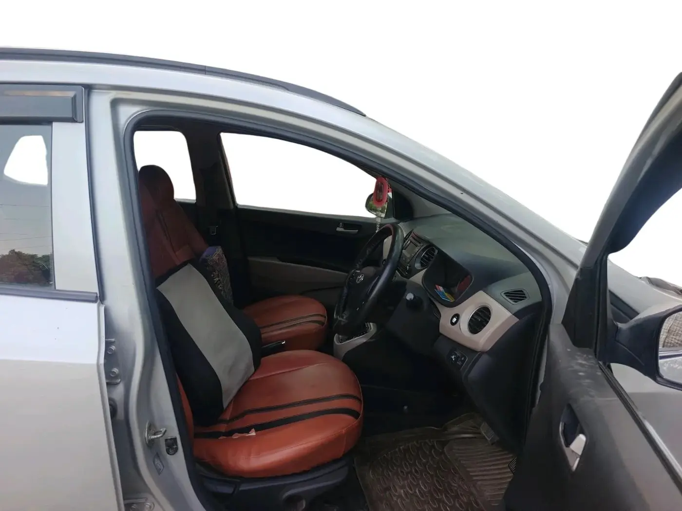 2014 Hyundai Grand i10 ASTA AT 1.2 KAPPA VTVT, CNG, Automatic, 1,05,729 km, interior