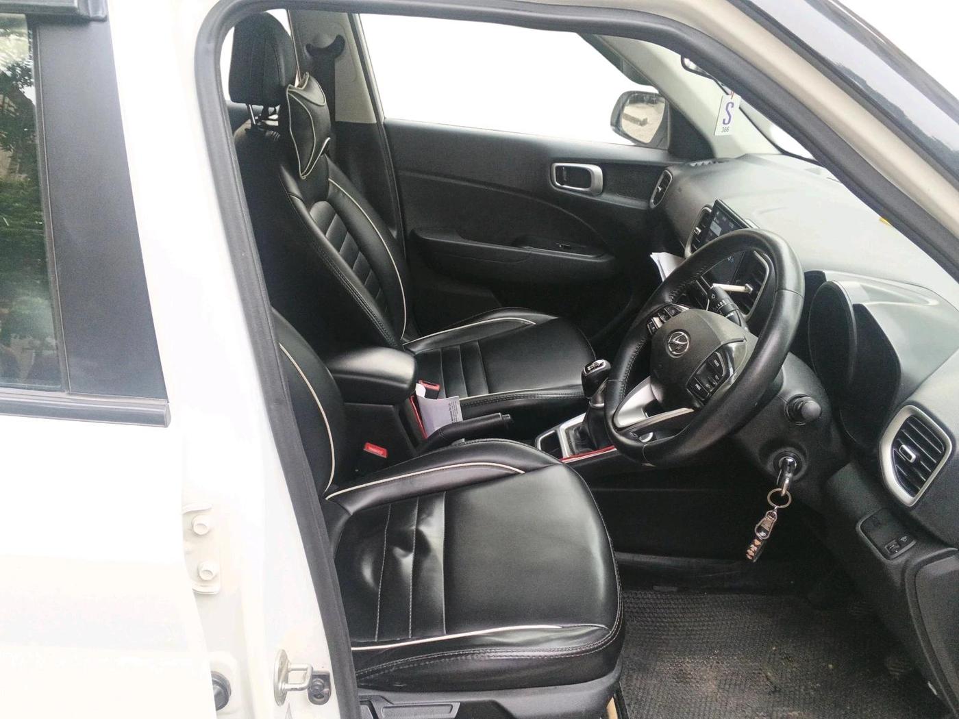 2020 Hyundai VENUE SX 1.5 CRDI, Diesel, Manual, 1,22,902 km, interior