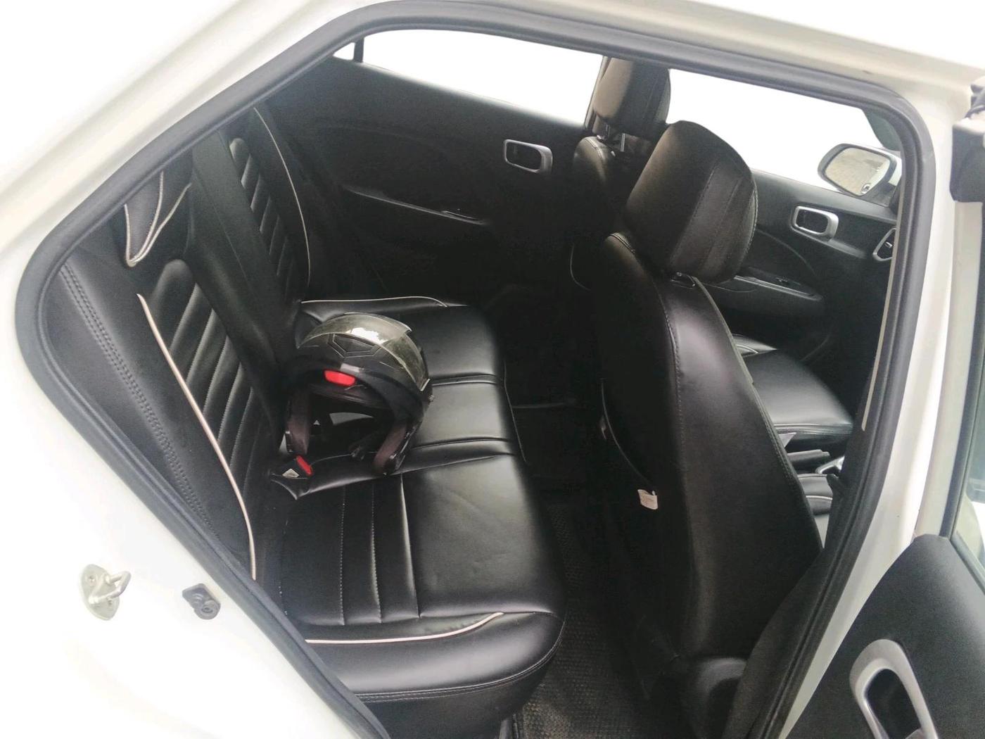 2020 Hyundai VENUE SX 1.5 CRDI, Diesel, Manual, 1,22,902 km, interior