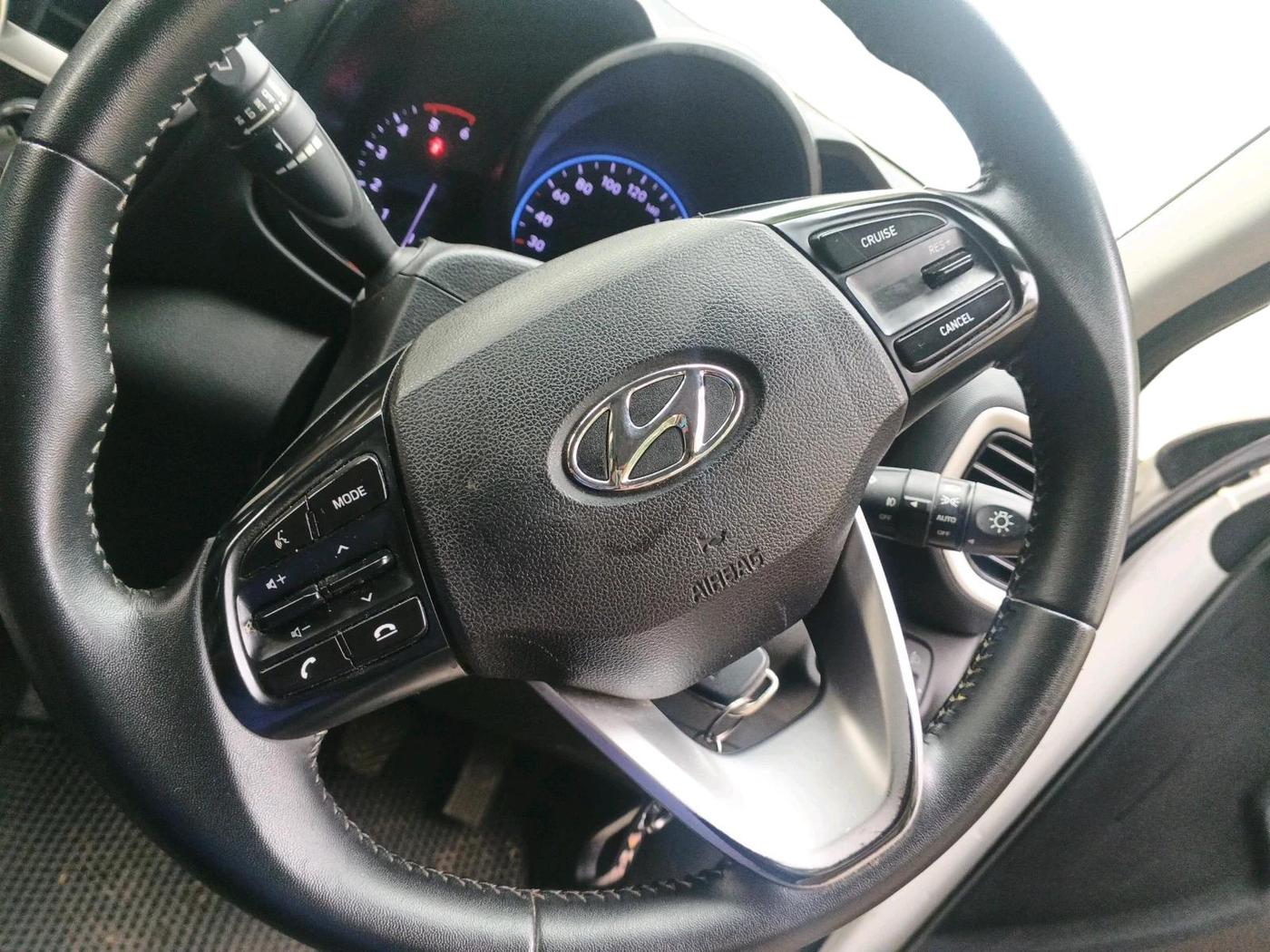 2020 Hyundai VENUE SX 1.5 CRDI, Diesel, Manual, 1,22,902 km, interior