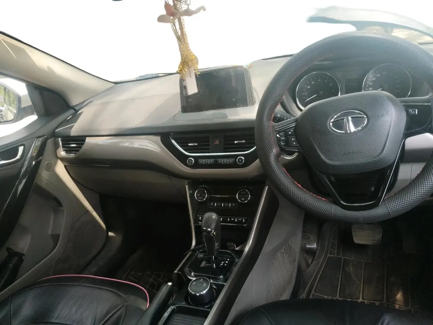 2019 Tata NEXON XZA PLUS PETROL, Petrol, Automatic, 1,95,505 km, interior