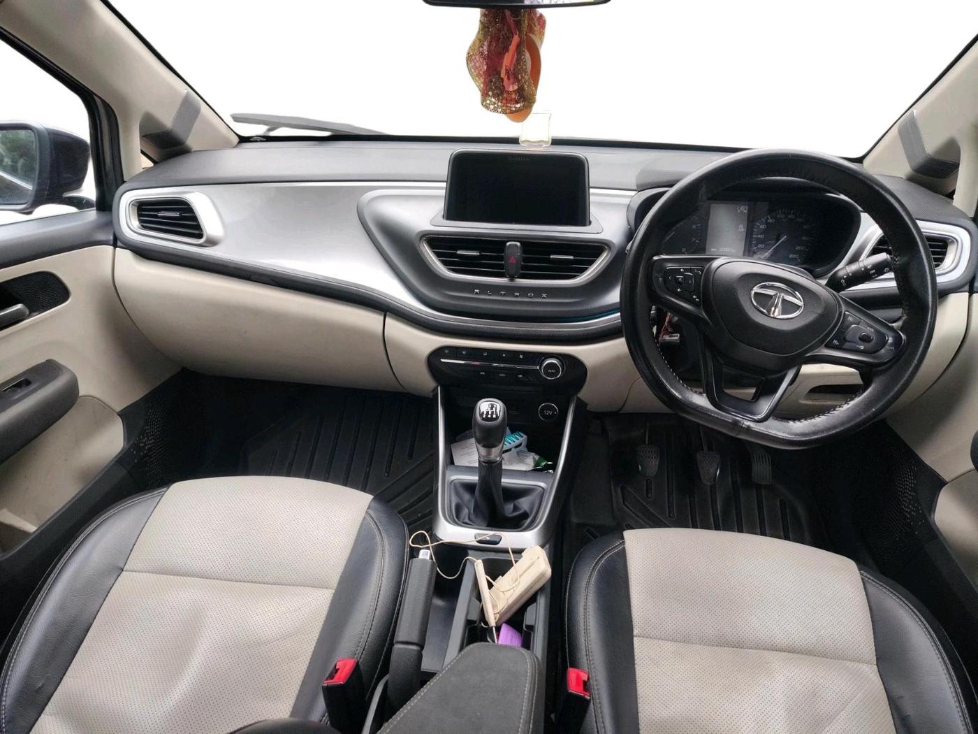 2021 Tata ALTROZ XZ PETROL, Petrol, Manual, 1,23,804 km, interior
