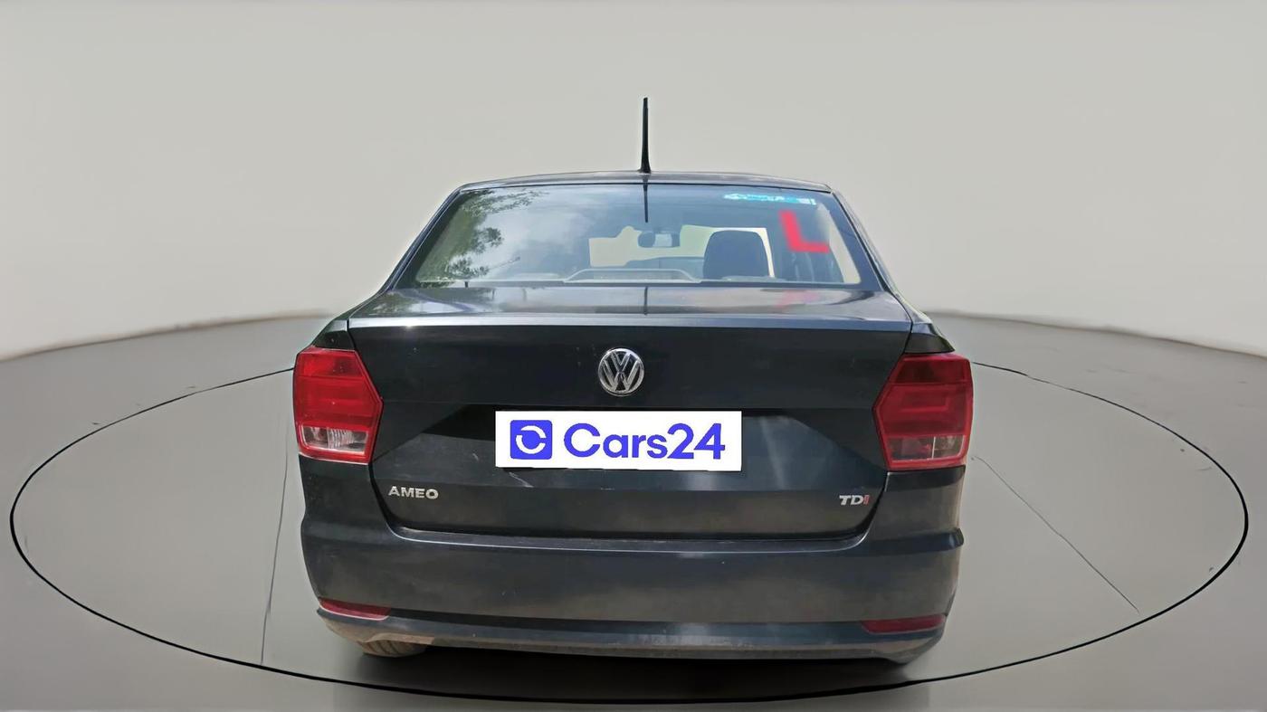 2016 Volkswagen Ameo COMFORTLINE 1.5L, Diesel, Manual, 1,10,876 km, exterior
