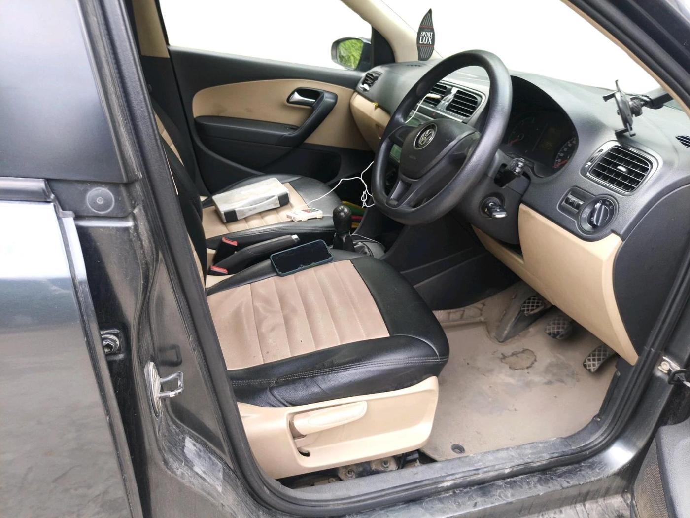2016 Volkswagen Ameo COMFORTLINE 1.5L, Diesel, Manual, 1,10,876 km, interior