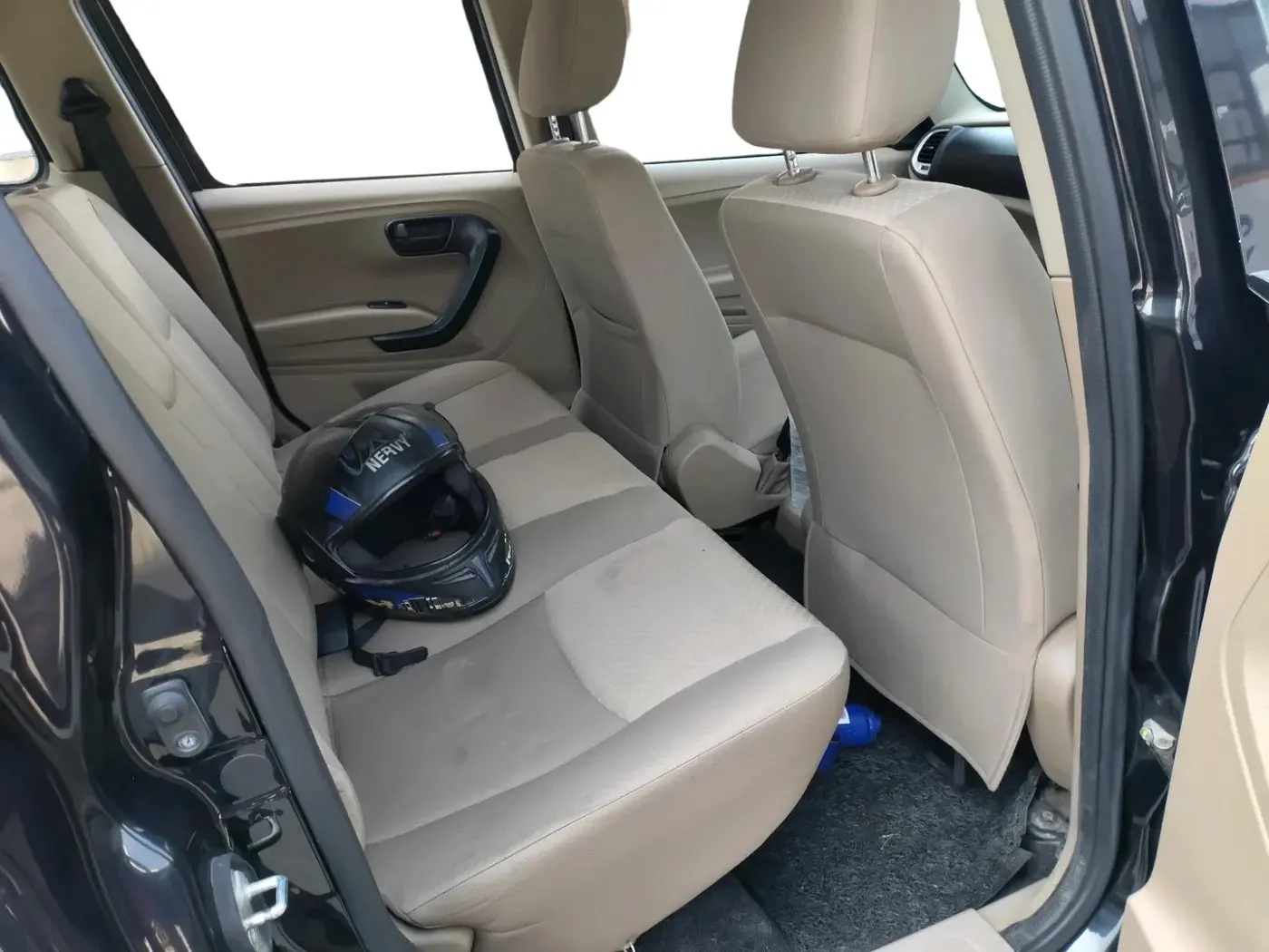 2024 Mahindra BOLERO NEO N 8, Diesel, Manual, 63,948 km, interior