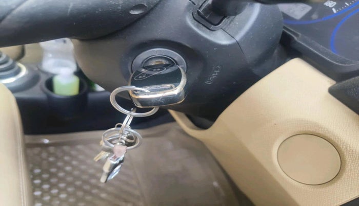 2016 Honda Amaze 1.2L I-VTEC S, Petrol, Manual, 1,17,634 km, interior