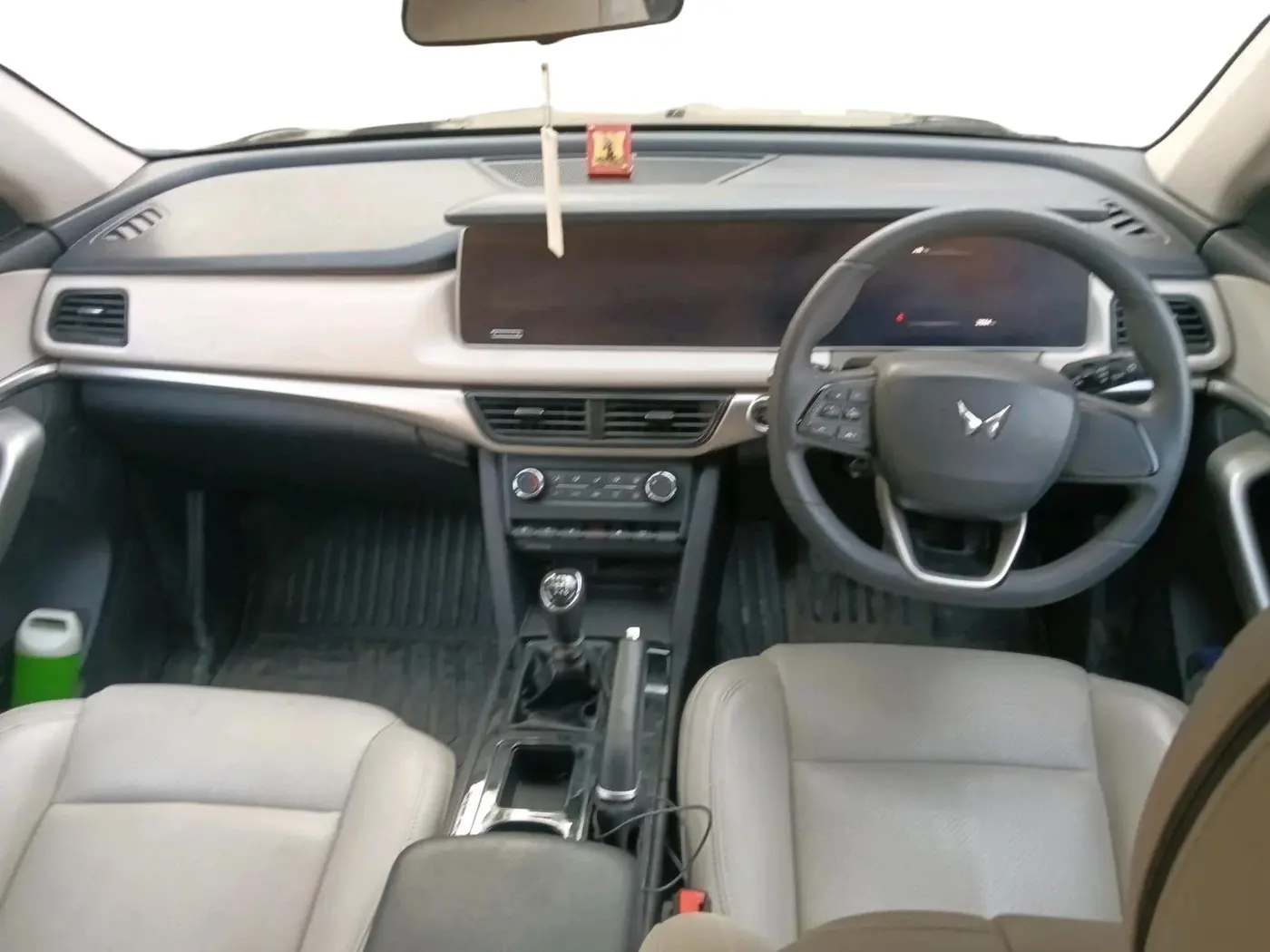 2025 Mahindra XUV700 AX 5 P MT 7 STR, Petrol, Manual, 21,564 km, interior