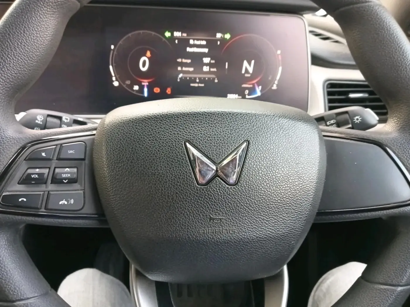 2025 Mahindra XUV700 AX 5 P MT 7 STR, Petrol, Manual, 21,564 km, interior