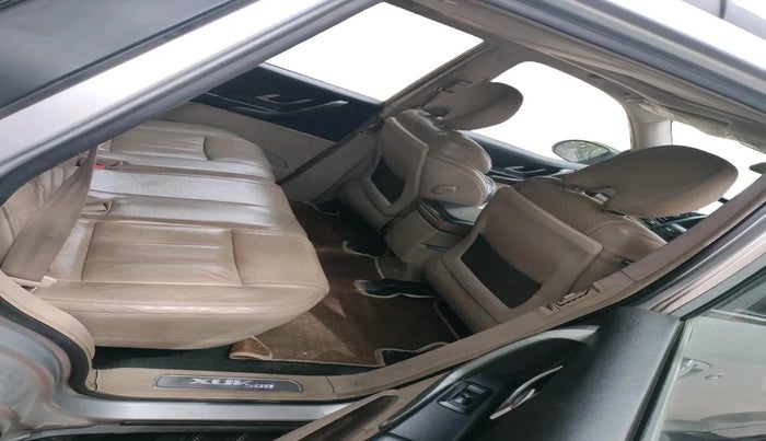 2016 Mahindra XUV500 W10, Diesel, Manual, 1,09,507 km, interior