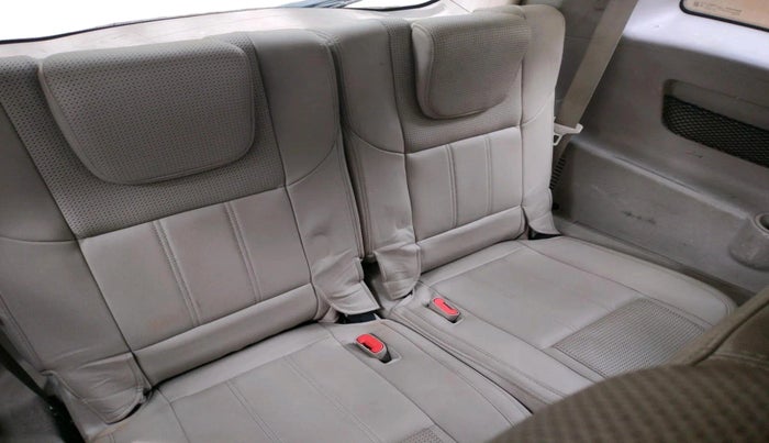 2016 Mahindra XUV500 W10, Diesel, Manual, 1,09,507 km, interior