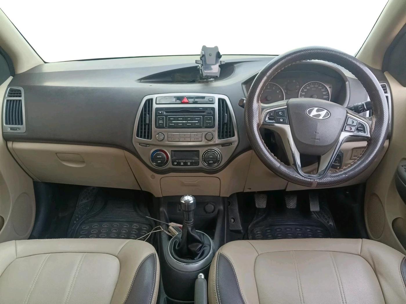 2013 Hyundai i20 SPORTZ 1.2, Petrol, Manual, 83,182 km, interior