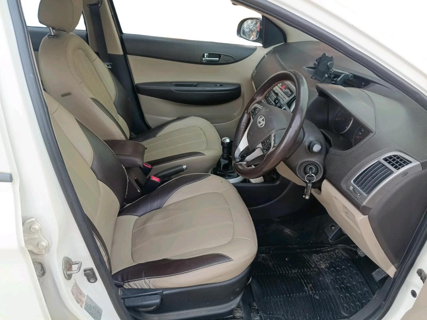 2013 Hyundai i20 SPORTZ 1.2, Petrol, Manual, 83,182 km, interior