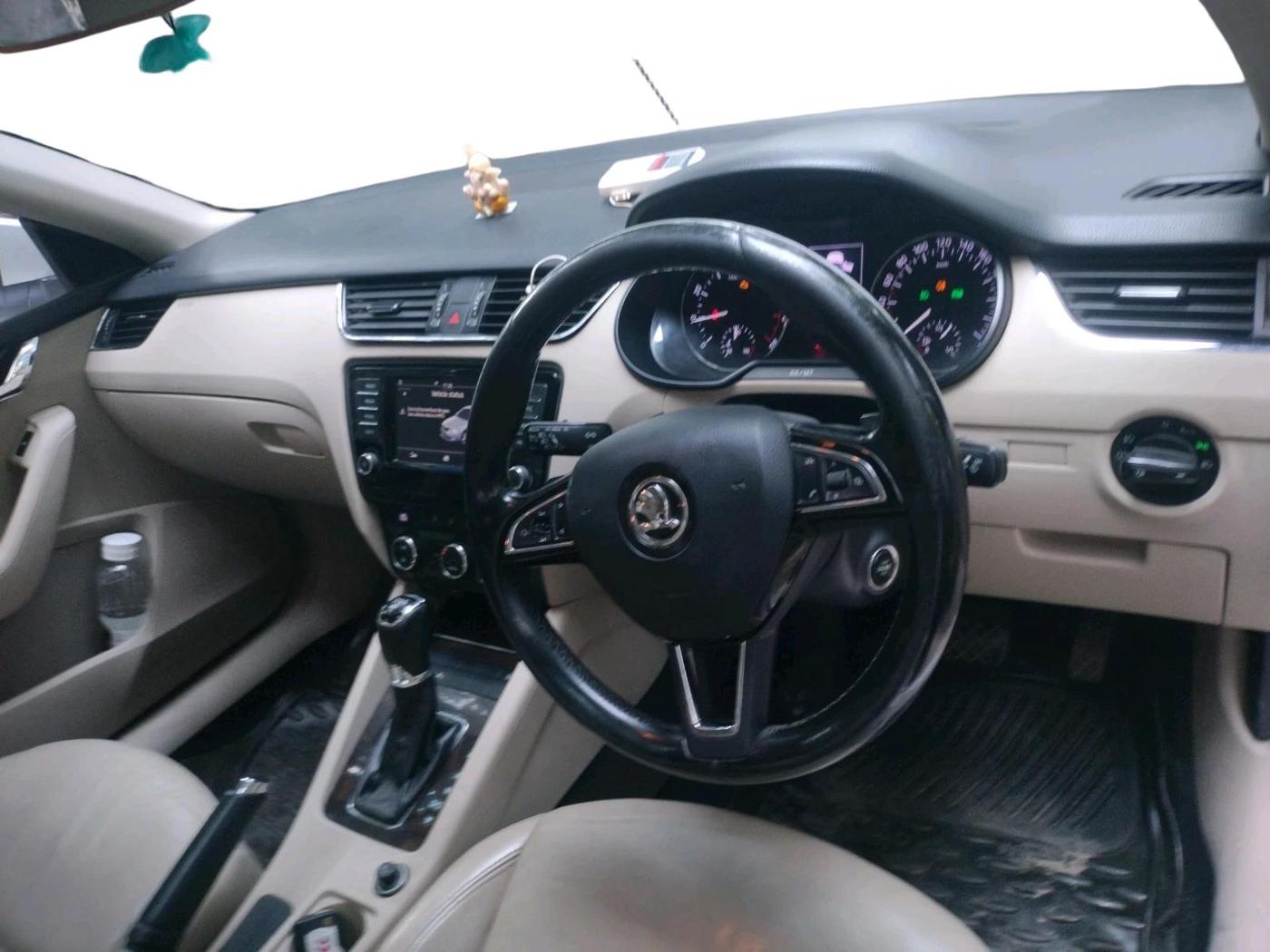 2016 Skoda Octavia STYLE PLUS AT 1.8 TSI, Petrol, Automatic, 1,11,634 km, interior