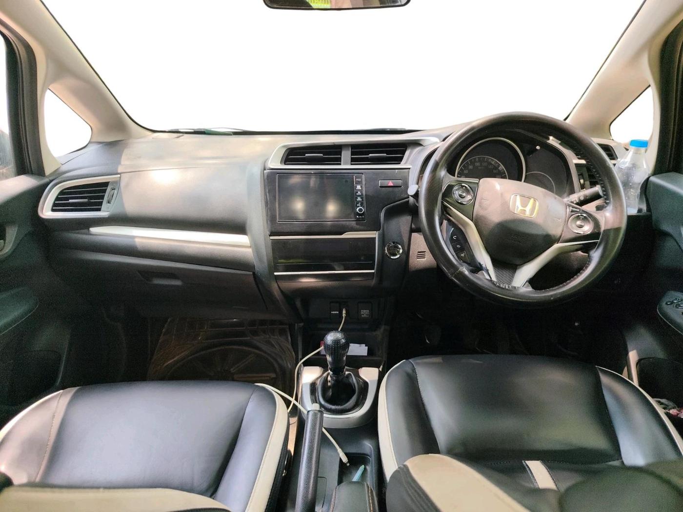 2017 Honda WR-V 1.5L I-DTEC VX MT, Diesel, Manual, 1,16,700 km, interior