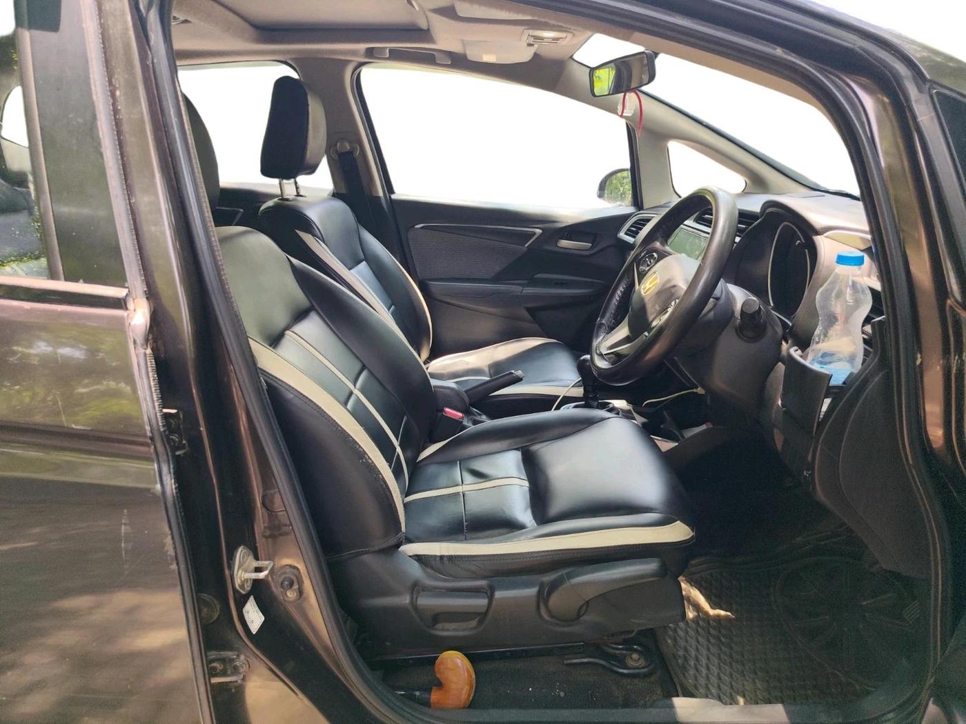 2017 Honda WR-V 1.5L I-DTEC VX MT, Diesel, Manual, 1,16,700 km, interior