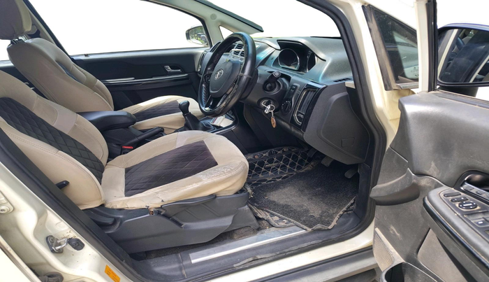 2018 Tata Hexa XE 4X2 7 STR, Diesel, Manual, 1,48,996 km, interior