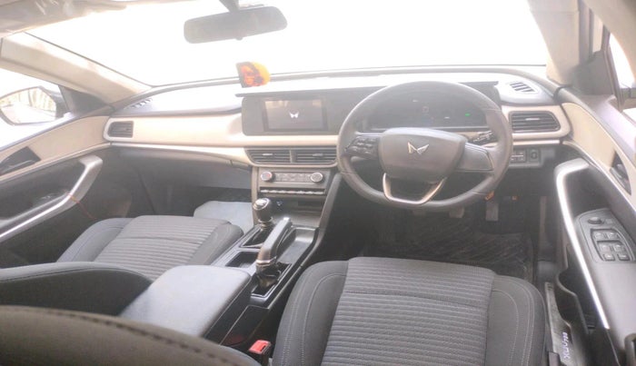 2023 Mahindra XUV700 MX P MT 5 STR, Petrol, Manual, 5,201 km, interior