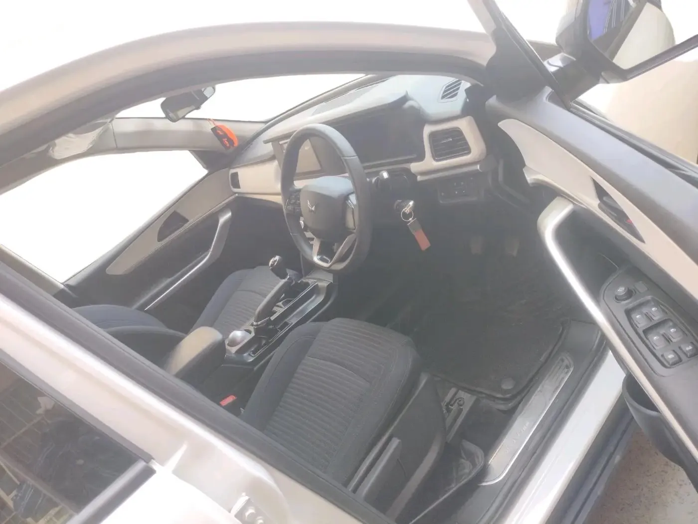2023 Mahindra XUV700 MX P MT 5 STR, Petrol, Manual, 5,201 km, interior