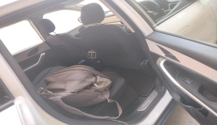 2023 Mahindra XUV700 MX P MT 5 STR, Petrol, Manual, 5,201 km, interior