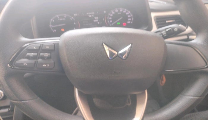 2023 Mahindra XUV700 MX P MT 5 STR, Petrol, Manual, 5,201 km, interior