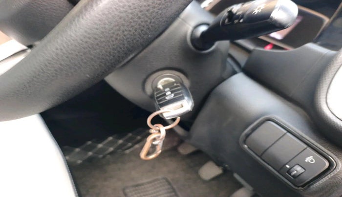 2022 KIA SONET HTK PLUS 1.2, Petrol, Manual, 9,014 km, interior