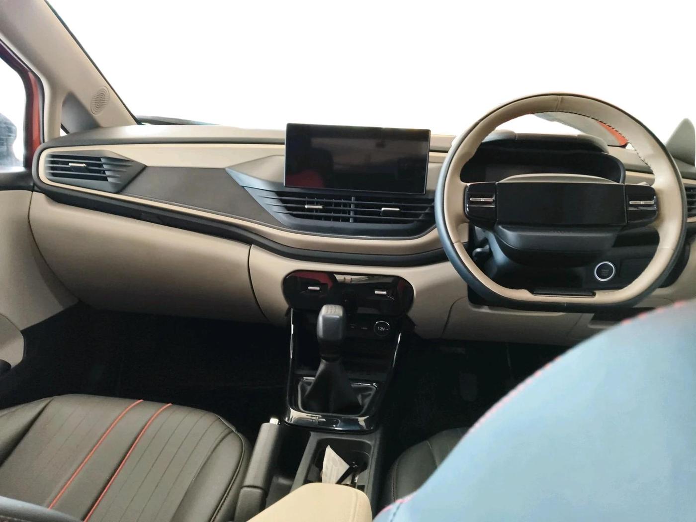 2025 Tata ALTROZ Accomplished S Petrol 5 MT, Petrol, Manual, 9,229 km, interior