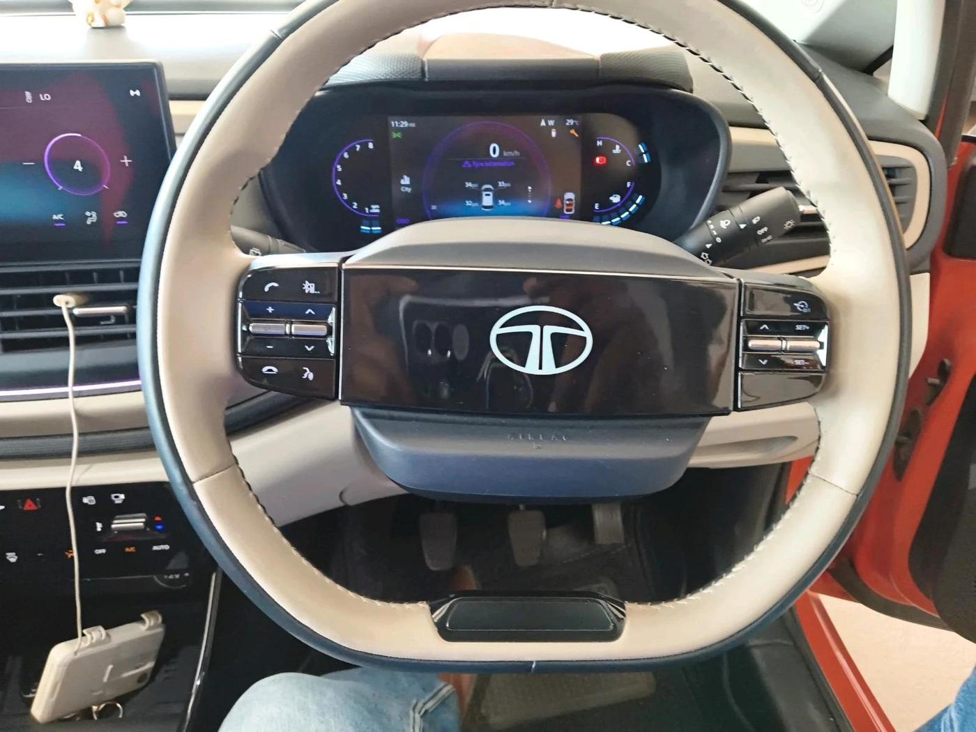 2025 Tata ALTROZ Accomplished S Petrol 5 MT, Petrol, Manual, 9,229 km, interior
