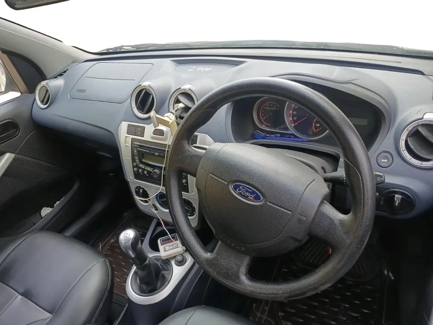 2013 Ford Figo TITANIUM 1.2 PETROL, Petrol, Manual, 77,594 km, interior